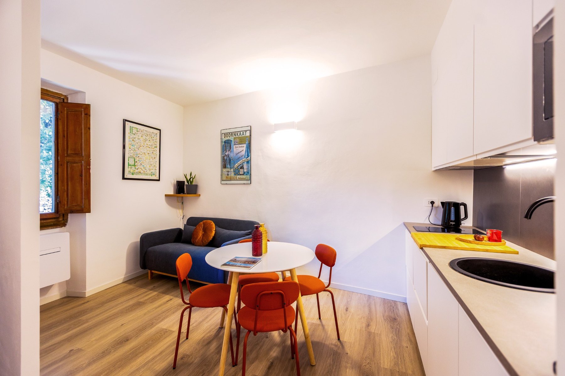 Arno Charm Stay living room and kitchen